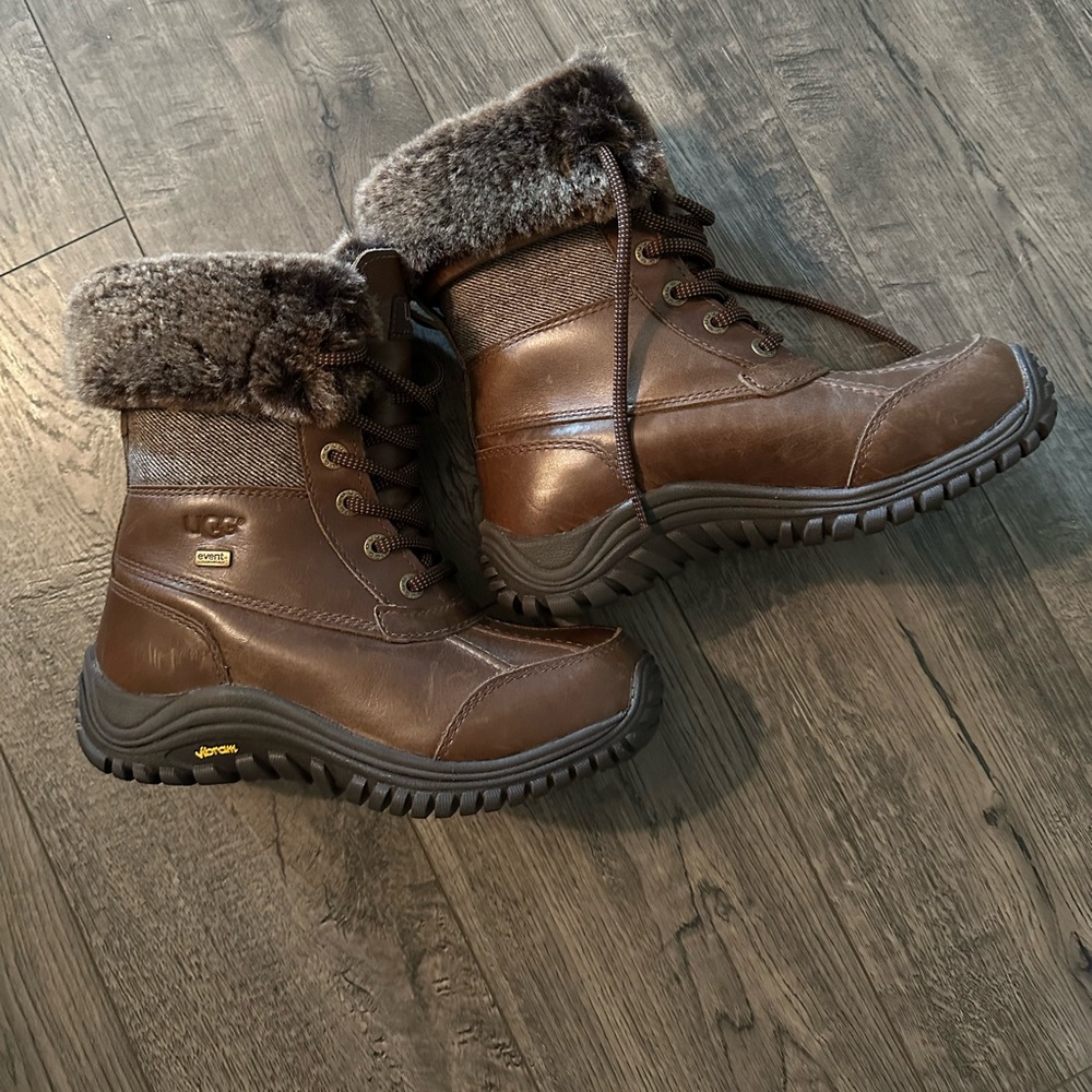 Like new! UGG Chocolate Brown Winter Boots size 5